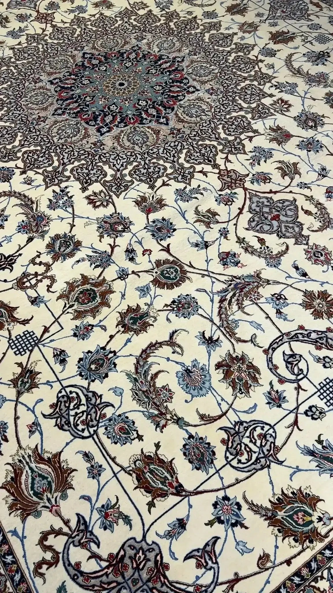 "Luxurious 60-Year-Old Persian Rug, Isfahan Origin, Knot Density 1,000,000/m²" – Emphasizing age, origin, and knot density.